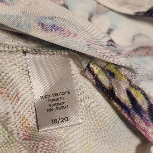 Avenue watercolor button down 3/4 sleeves shirt - Picture 10 of 11